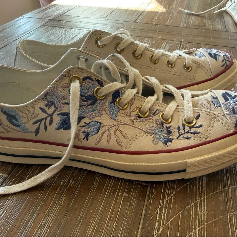 Embroidered White and Blue Floral Sneakers - Picture 2 of 8